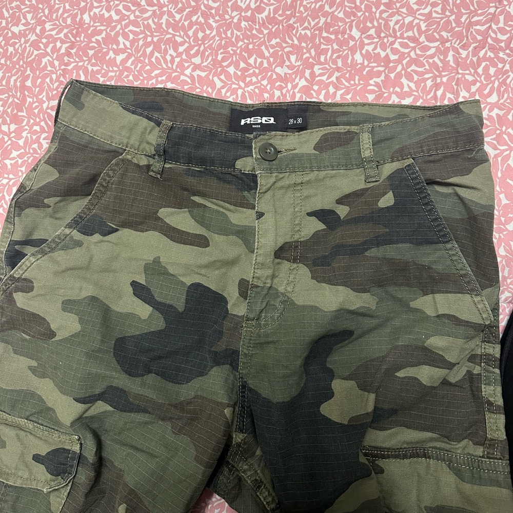 Tillys RSQ Men Cargo Pants in Camo!